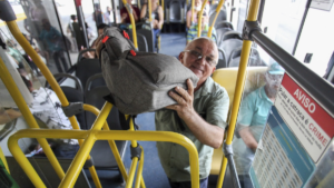 Prefeito de Fortaleza anuncia retirada de Catracas duplas nos ônibus. (Foto: O POVO)